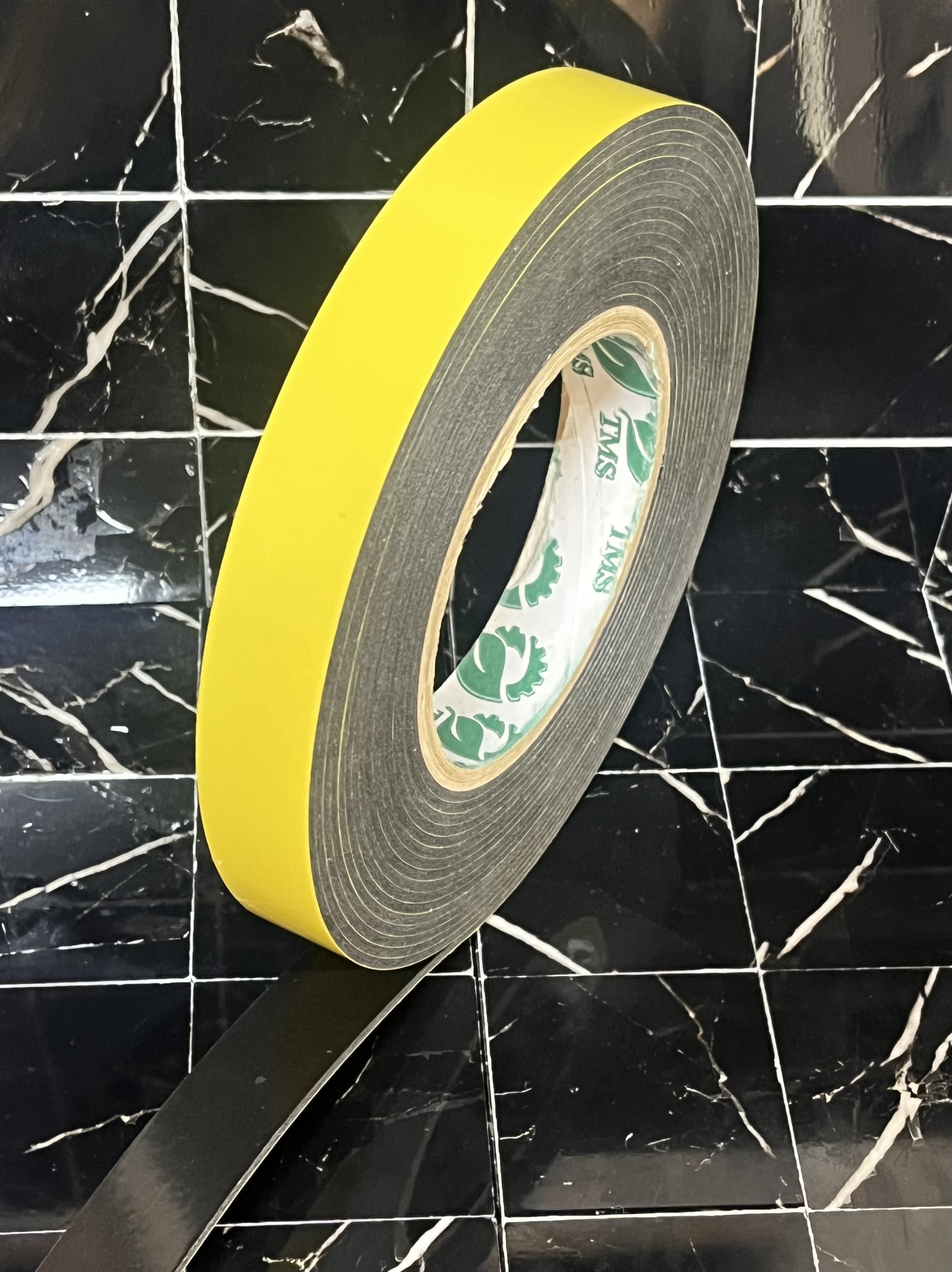 چسب دوطرفه فوم مشکی روکش زرد